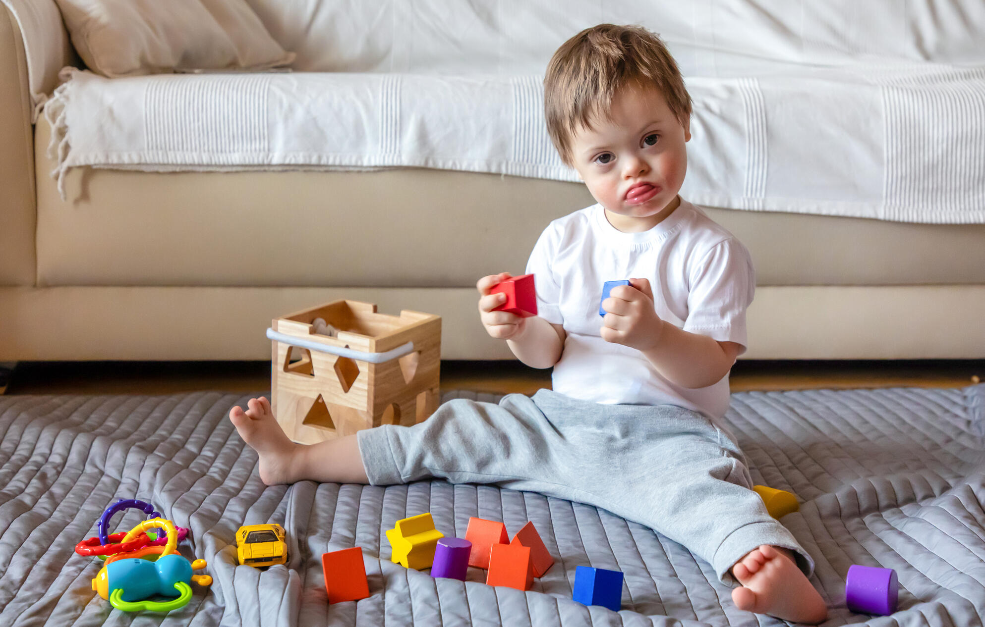 young-girl-playing-at-home-with-blocks